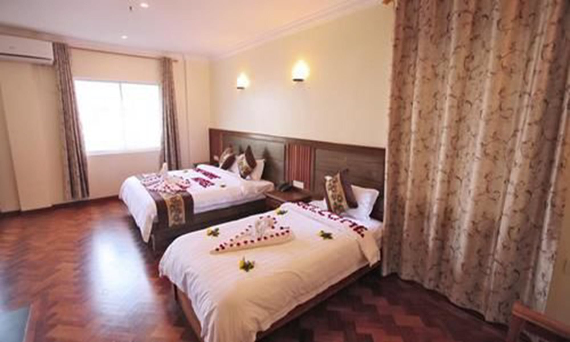 The Home Hotel Mandalay Luaran gambar